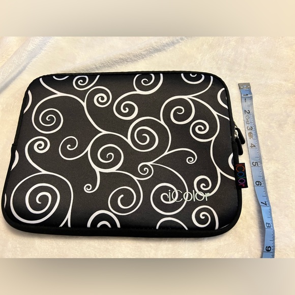 Icolor 8x10 inch black & white print neoprene tablet/laptop case - Picture 3 of 7